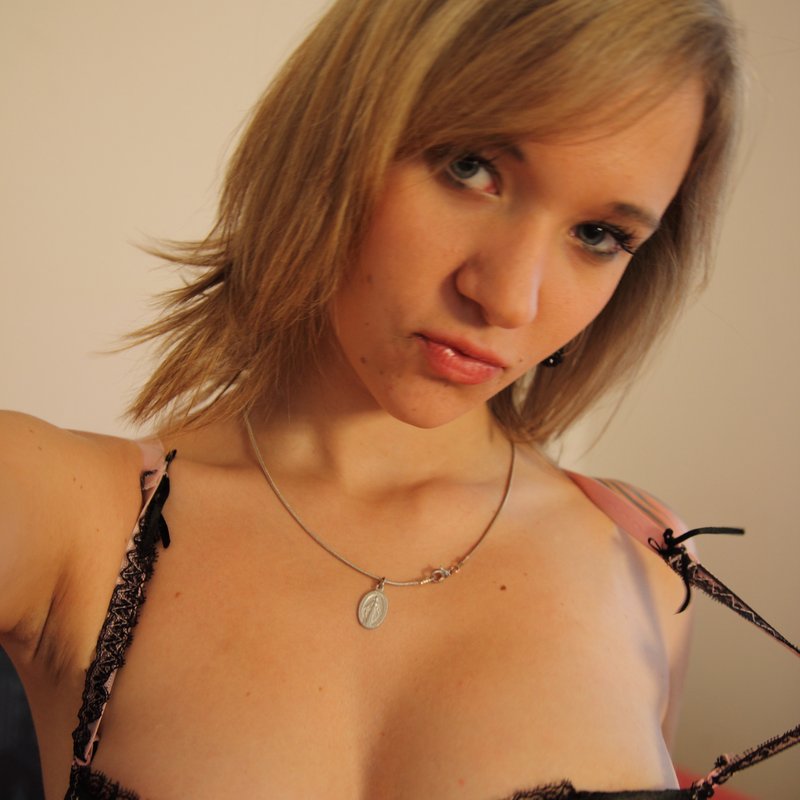 Liane 22 Escort Hegeney